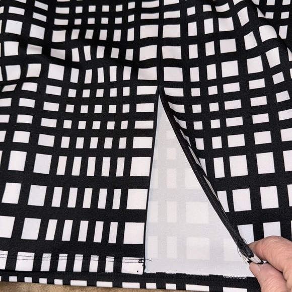 🌹NWOT: NYCC BLACK/WHITE PULL ON CHECKED SKIRT - Picture 5 of 5
